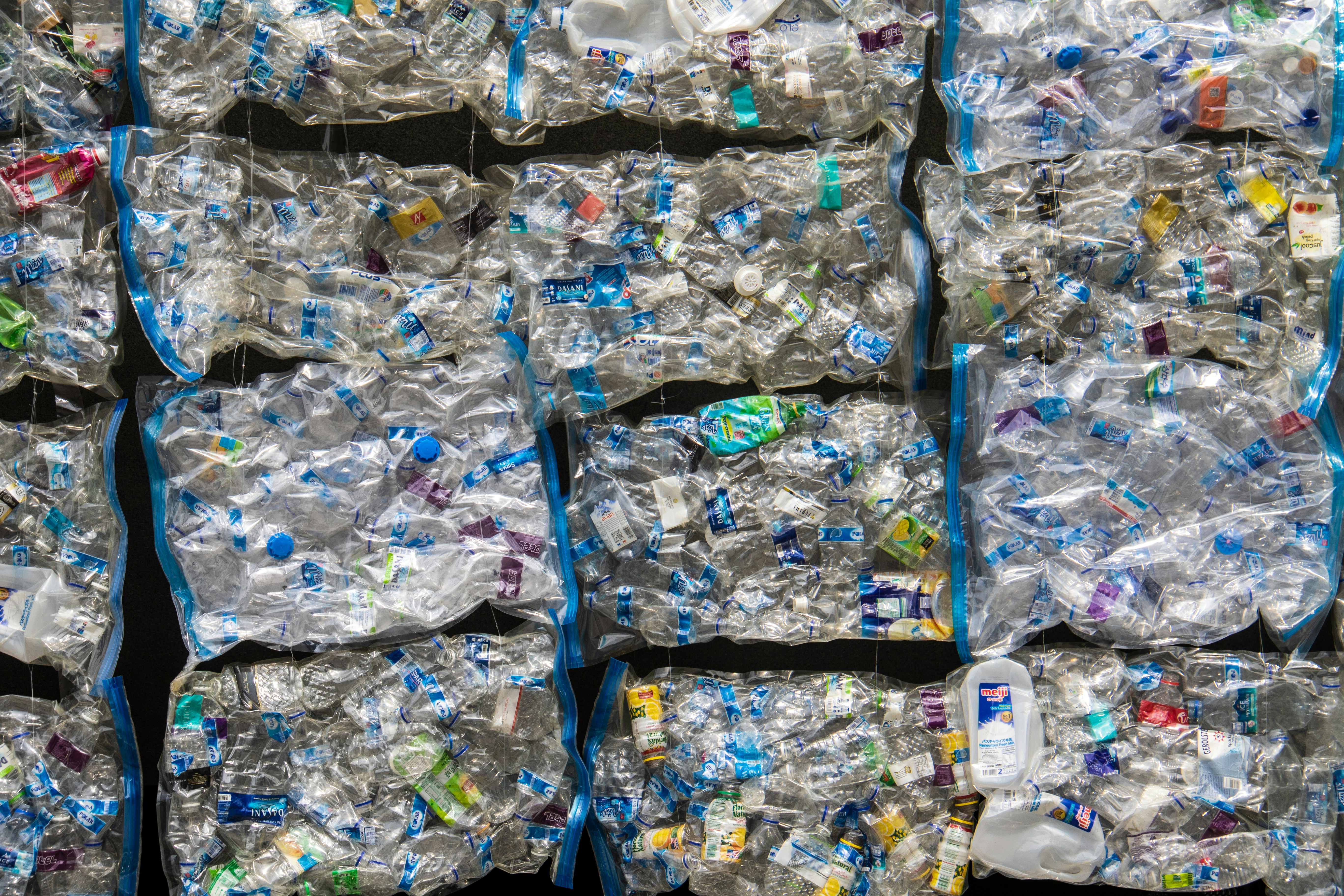Recircula Brasil is a digital platform promoting the circular economy, certifying 40,000+ tons of recycled plastics from 304 suppliers.
